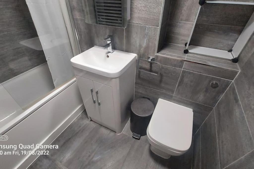 Central Apartment, Kings Cross 6 Mins Walk Londra Exterior foto